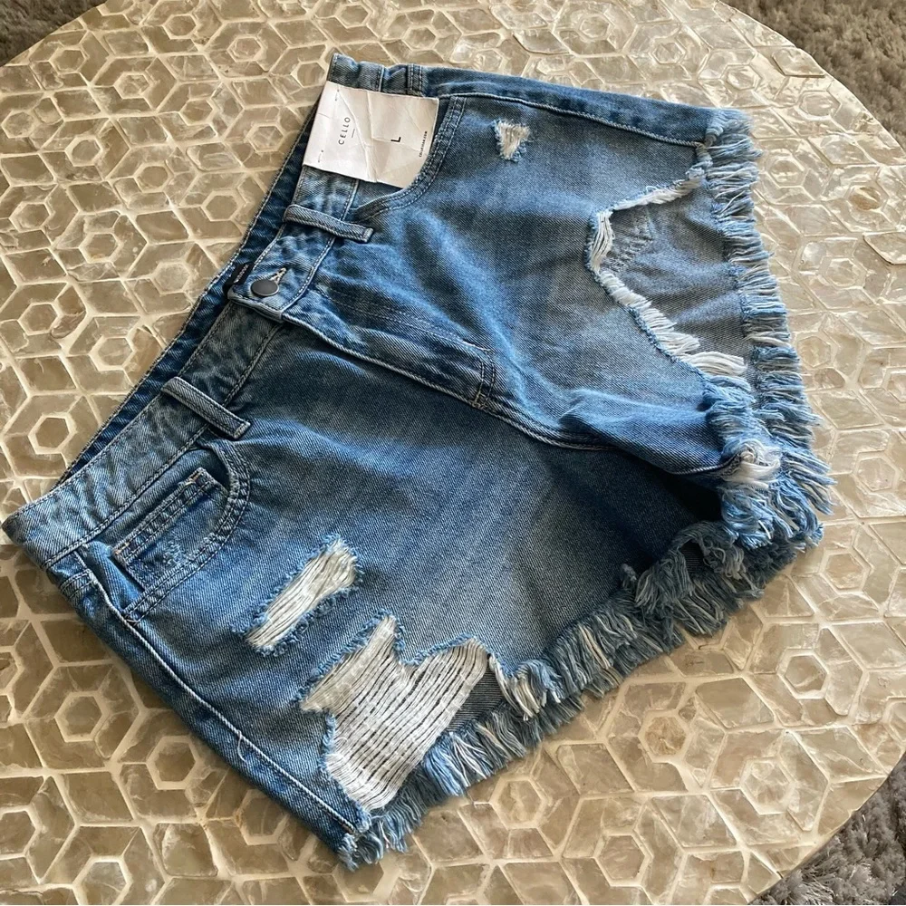 NEW!  Cello hi-rise destroy shorts - Picture 6 of 6